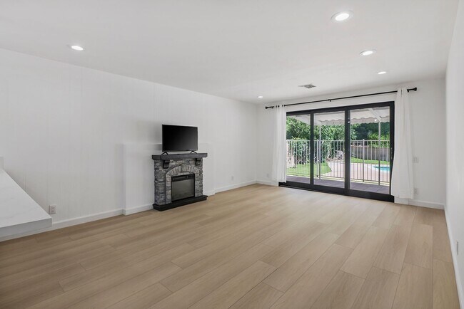 Foto del edificio - COMPLETELY UPDATED CALABASAS HOME!