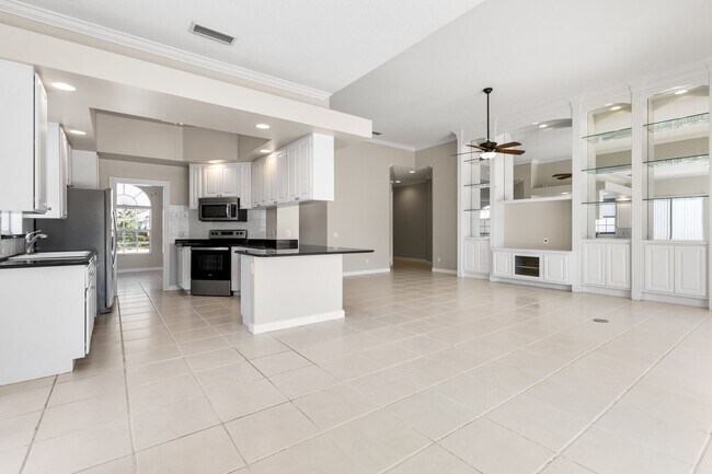 Building Photo - ** ISLAND WALK ** 3 BED + DEN / 2.5 BATH -...