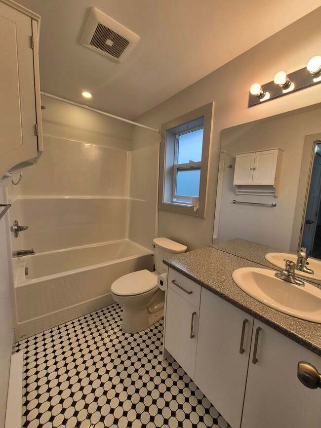 Building Photo - 2513 W Trail Ct