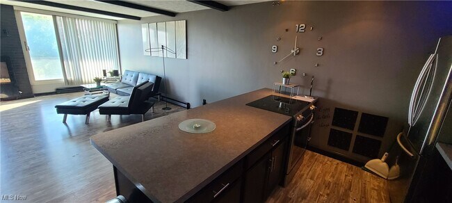 Foto del edificio - 2331 E Market St