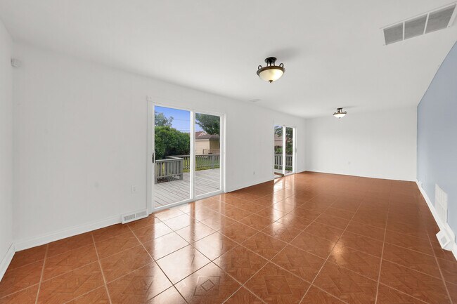 Building Photo - 4933 S Lockwood Ave