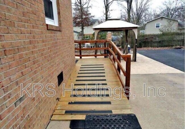 Building Photo - 3 Laurel Ct