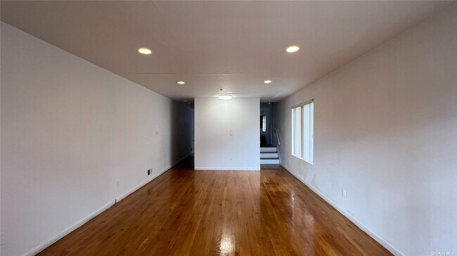 Foto del edificio - 228 Maple Pkwy