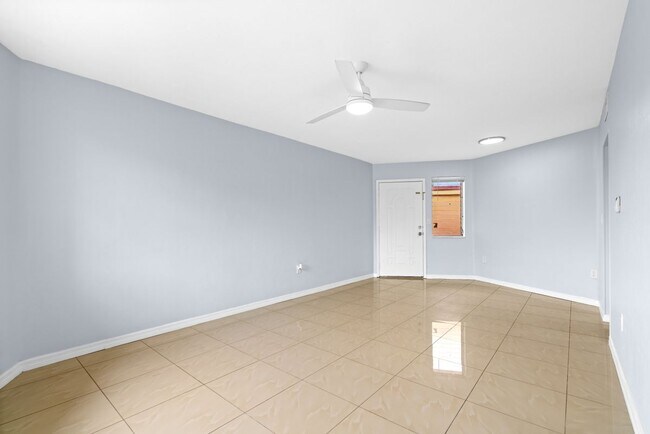 Foto del edificio - 18638 NE 18th Ave