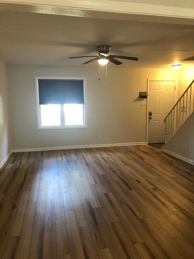 sala de estar grande - 16 Crestmont Dr