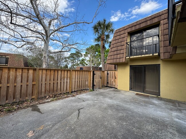 Building Photo - 5268 Middle Ct