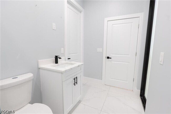 Foto del edificio - 4703 Elva Ave S