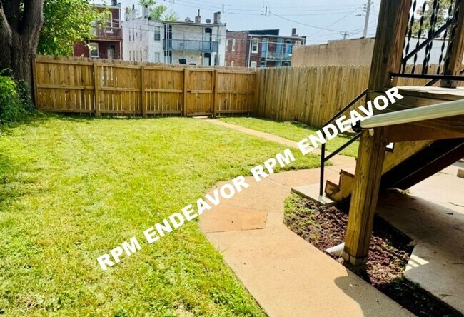 Foto del edificio - 3230 Pulaski St