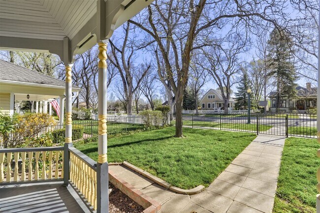 Foto del edificio - Historic Mount Vernon 4x1.5 Home Steps from Downtown Prescott