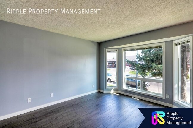 Building Photo - Amazing 3 Beds, 2 Baths | Available 09/01/...