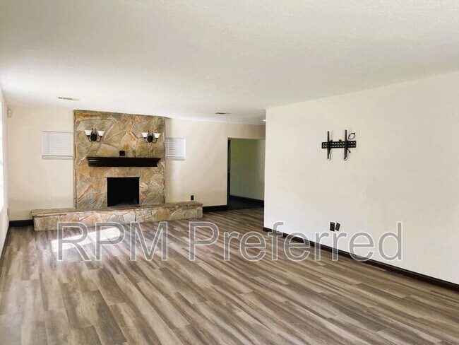 Foto del edificio - 3112 Timber Ln