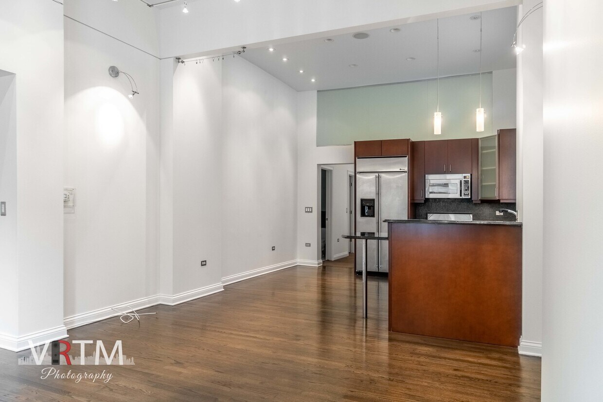 Foto principal - 64 W Superior St