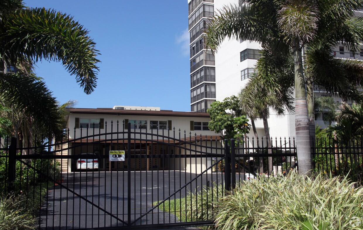 Building Photo - Sandcastle Apartments