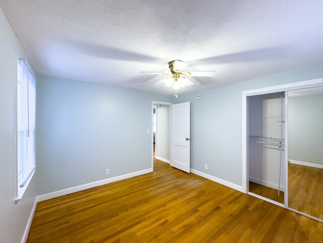 Building Photo - 111 Irving RIGHT SIDE St