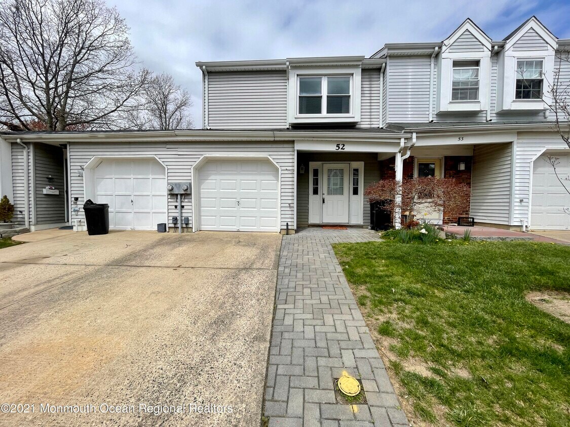 52 Thorne Ln, Matawan, NJ 07747 Condo for Rent in Matawan, NJ