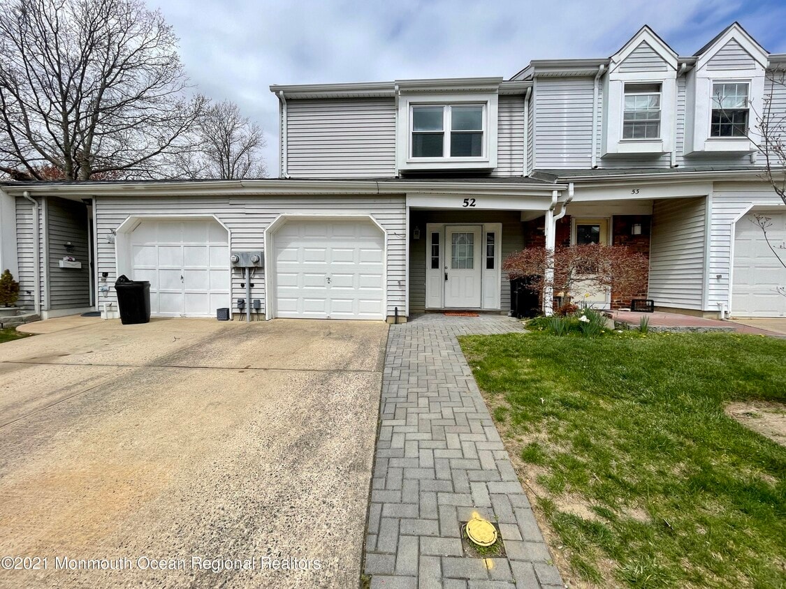 52 Thorne Ln, Matawan, NJ 07747 Condo for Rent in Matawan, NJ