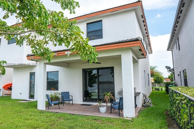 Foto del edificio - 8981 NW 154th Ter
