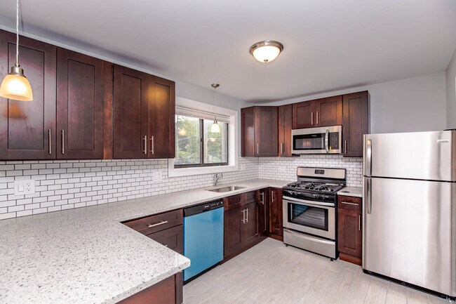 Foto del edificio - 6805 N Ridge Blvd