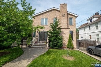 Building Photo - 65 2nd St
