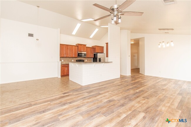 Foto del edificio - 7003 Osbaldo Dr