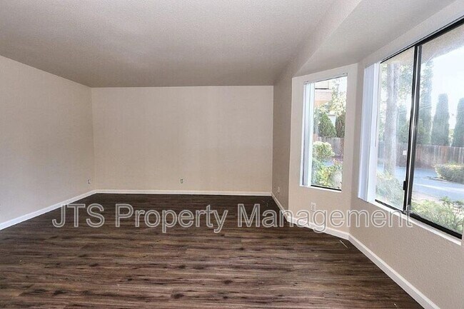 Foto del edificio - 5820 Alorn Ln