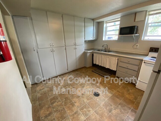 Building Photo - 1116 1/2 E. Harney