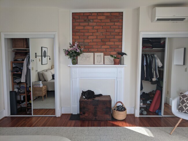 large bedroom - 700 Hinton Ave