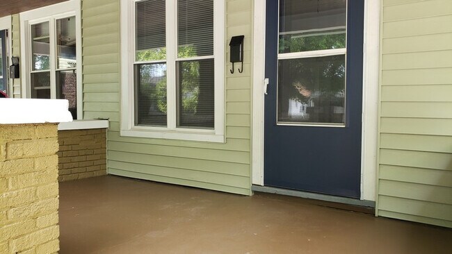 Foto del edificio - Historic Garfield Park Neighborhood Charmer!