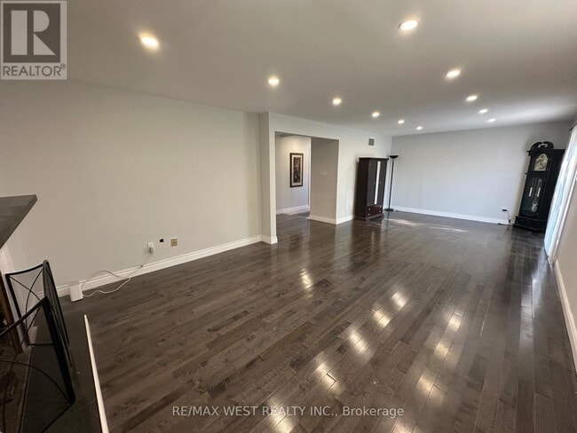 Building Photo - 437 Woodbridge Ave