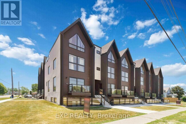Photo du bâtiment - 7277-7277 Wilson Crescent