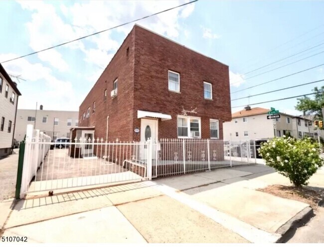 Foto del edificio - 288 2nd Ave W