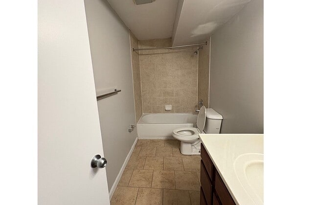 Building Photo - 525 Lowell Ave