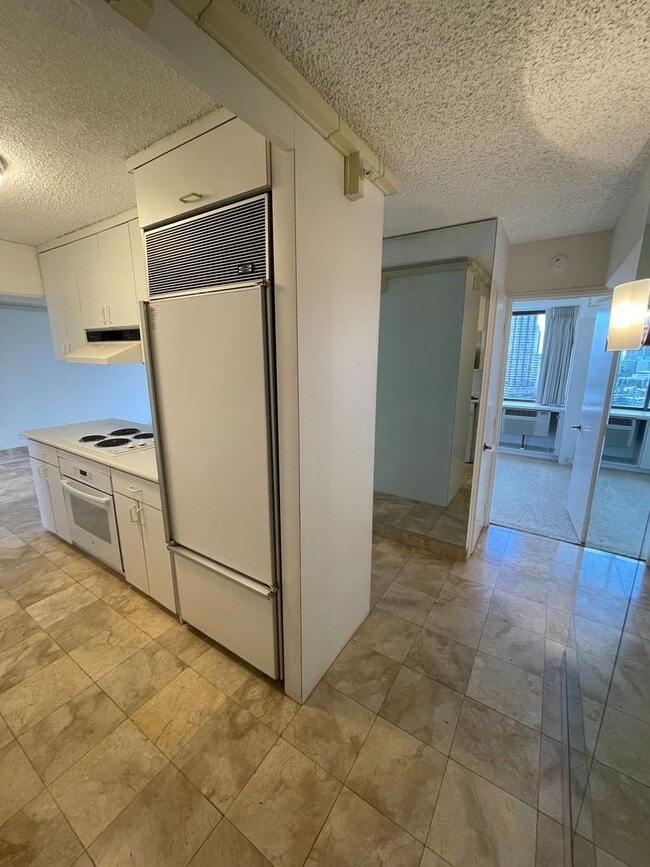 Building Photo - 2 bed, 2 bath at the Marco Polo. Dont miss...