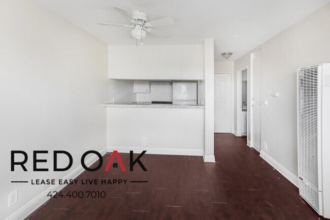 Building Photo - Beautifully Remodeled One Bedroom with Ton...