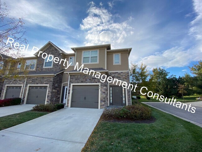 Foto del edificio - Spacious 3 Bed / 3.5 Bath in Blue Valley S...