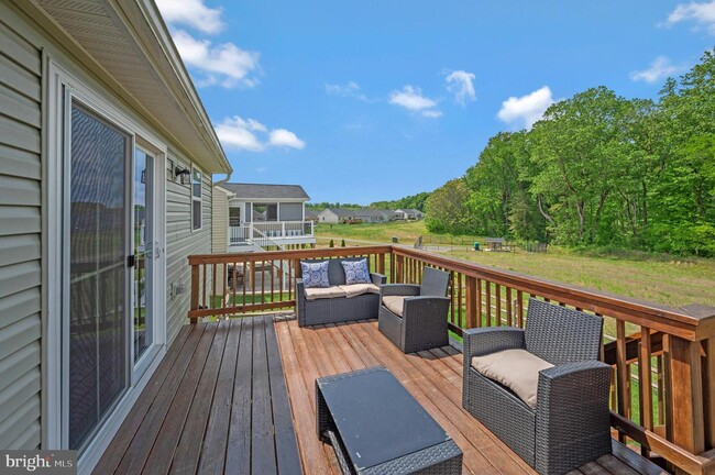 Building Photo - 11360 Emerald Dr