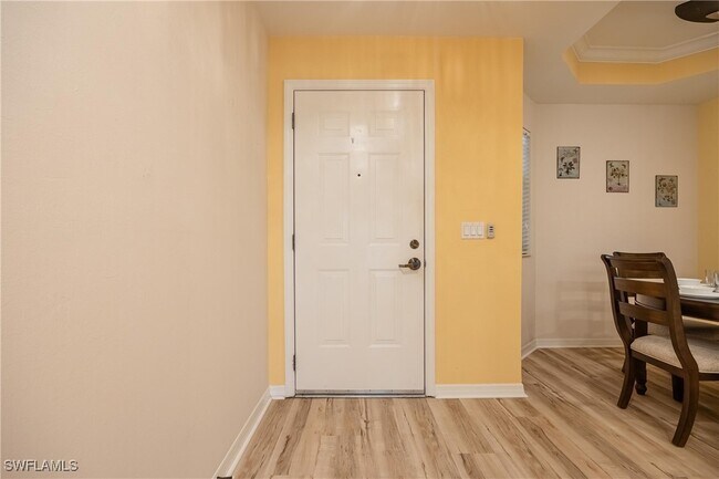 Foto del edificio - 1799 Four Mile Cove Pkwy
