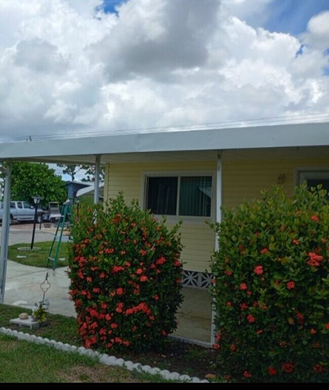 Building Photo - 14 Middleton Ct