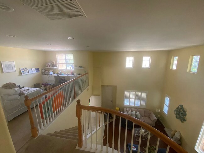 Building Photo - 992 Yosemite Dr