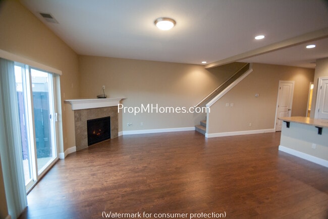 Building Photo - Beautiful Damascus Three Bedroom Townhouse in Wind Swept Waters!