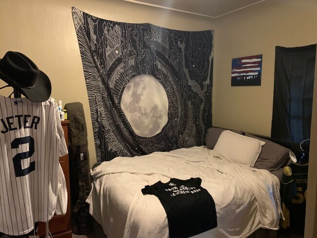 Building Photo - 1821 7th Ave