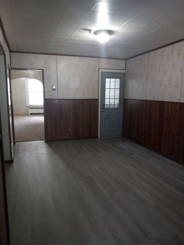 Primary Photo - 3 br, 1 bath House - 303 S 2ND ST
