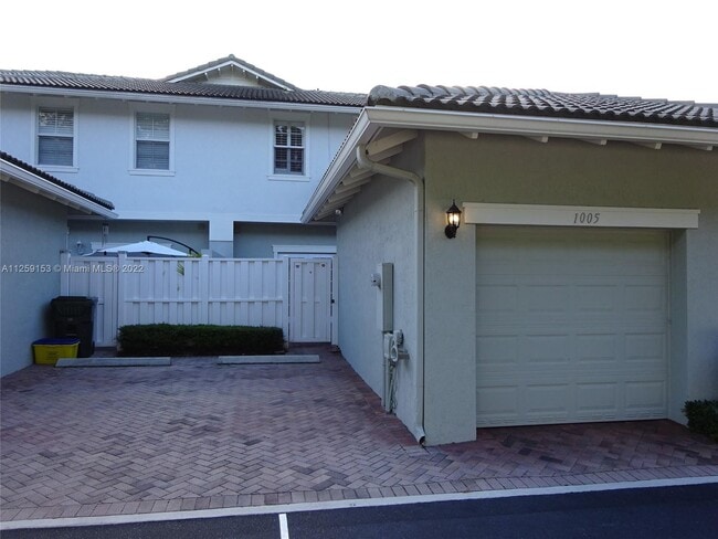 Building Photo - 1005 NW 18th Ave