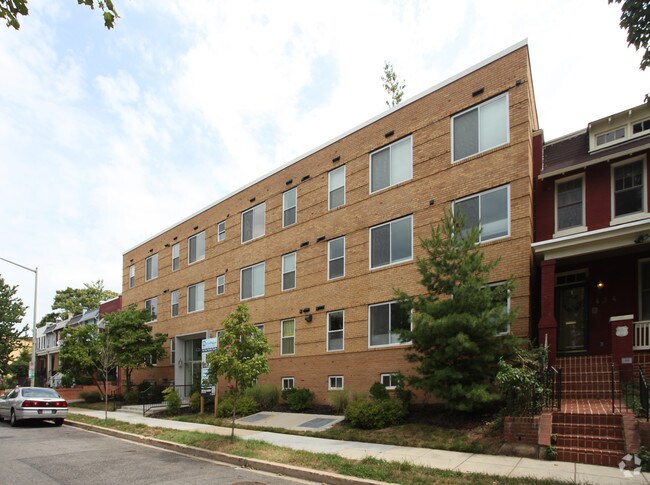 Building Photo - 420 16th St SE