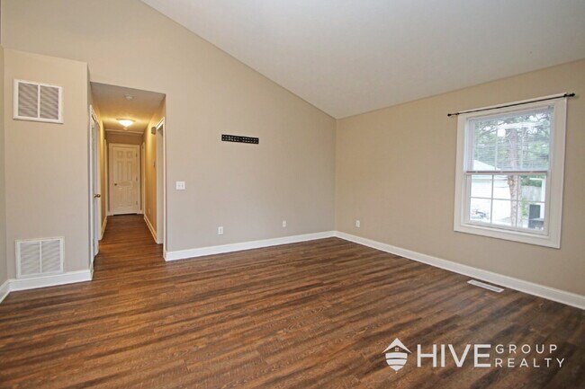 Building Photo - Welcome to your "home sweet home," perfectly situated just a few blocks from the heart of charmin...