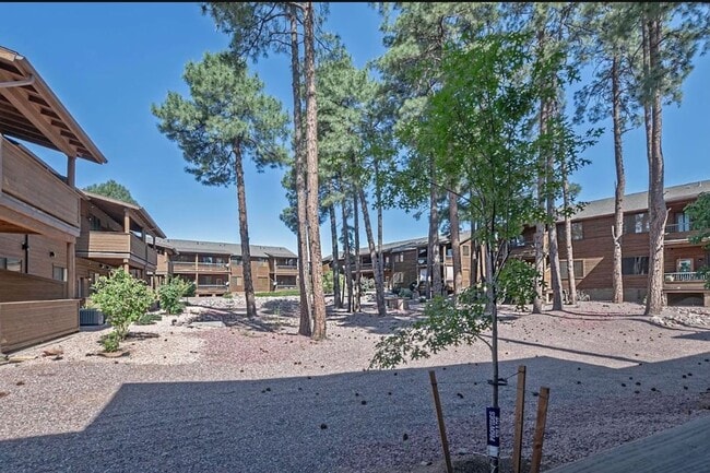 Foto del edificio - 200 E Malibu Dr