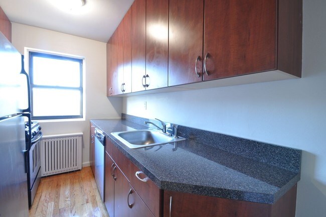 Building Photo - 43rd Avenue