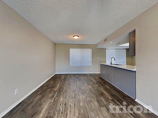 Building Photo - 7805 W Cora Ln