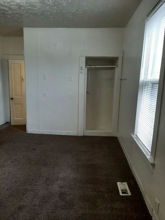 Building Photo - (1614 8th Ave)