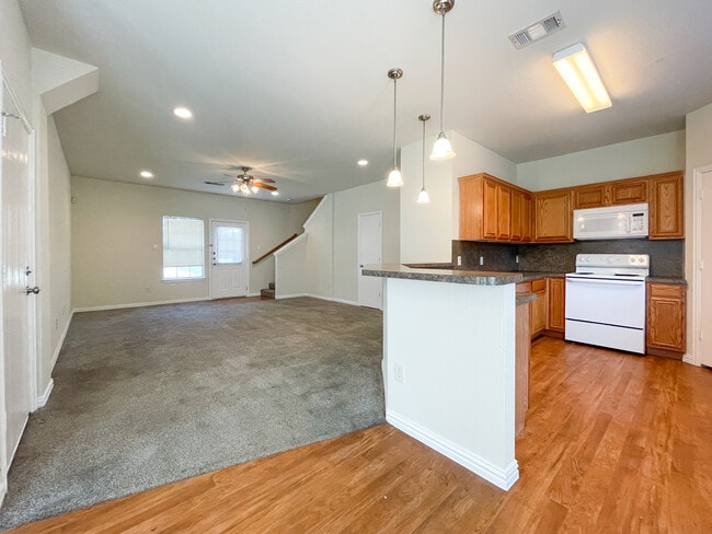 Building Photo - 1824 Bagby Ave